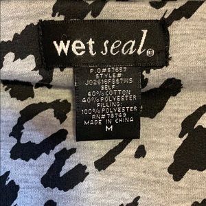 Wet Seal Other - Leopard print cloth vest Wet Seal Other - Leopard print cloth vest
